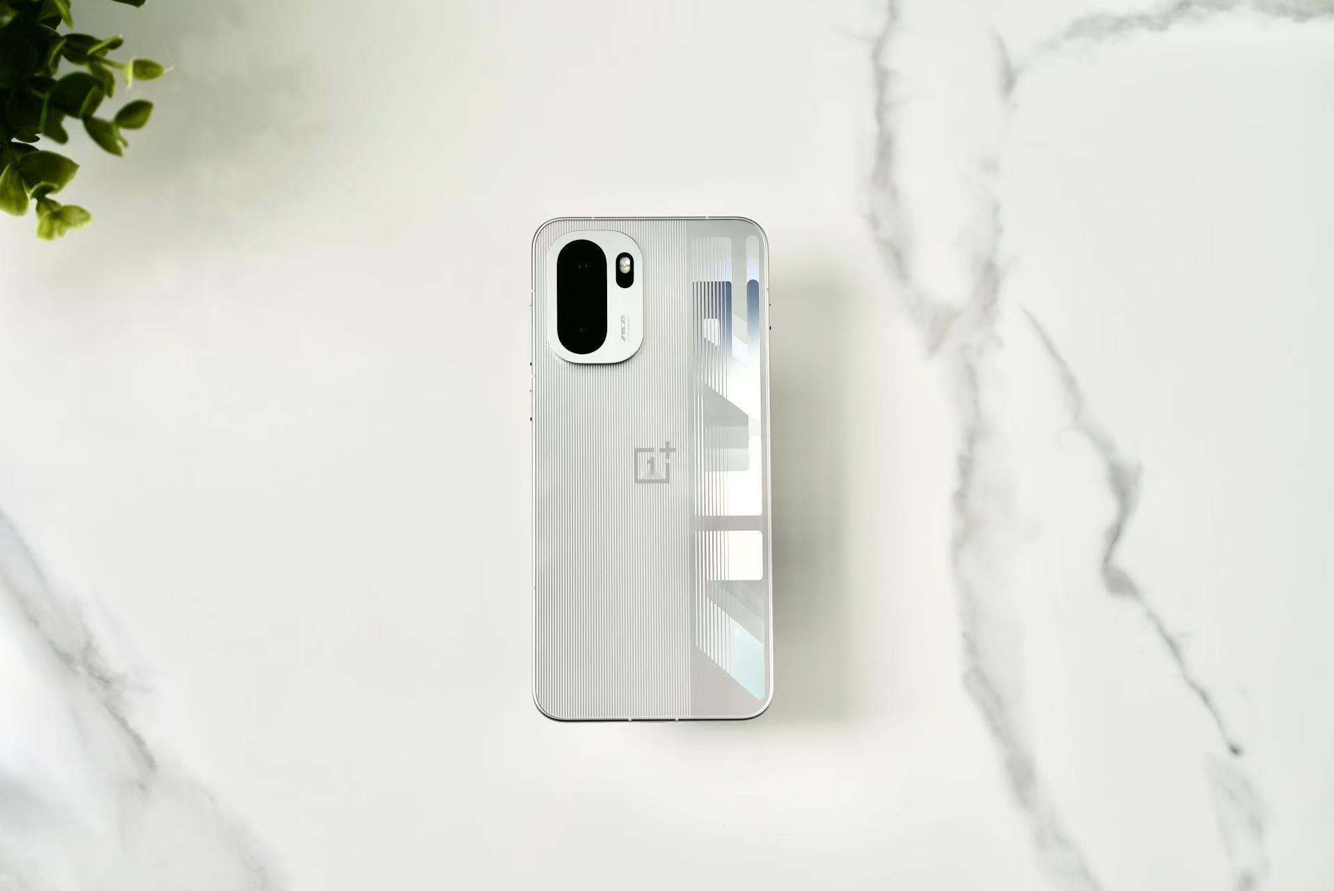 同价位还在卷配置？一加Ace6直接卷到天花板，给得非常足够！同档唯一支持165H