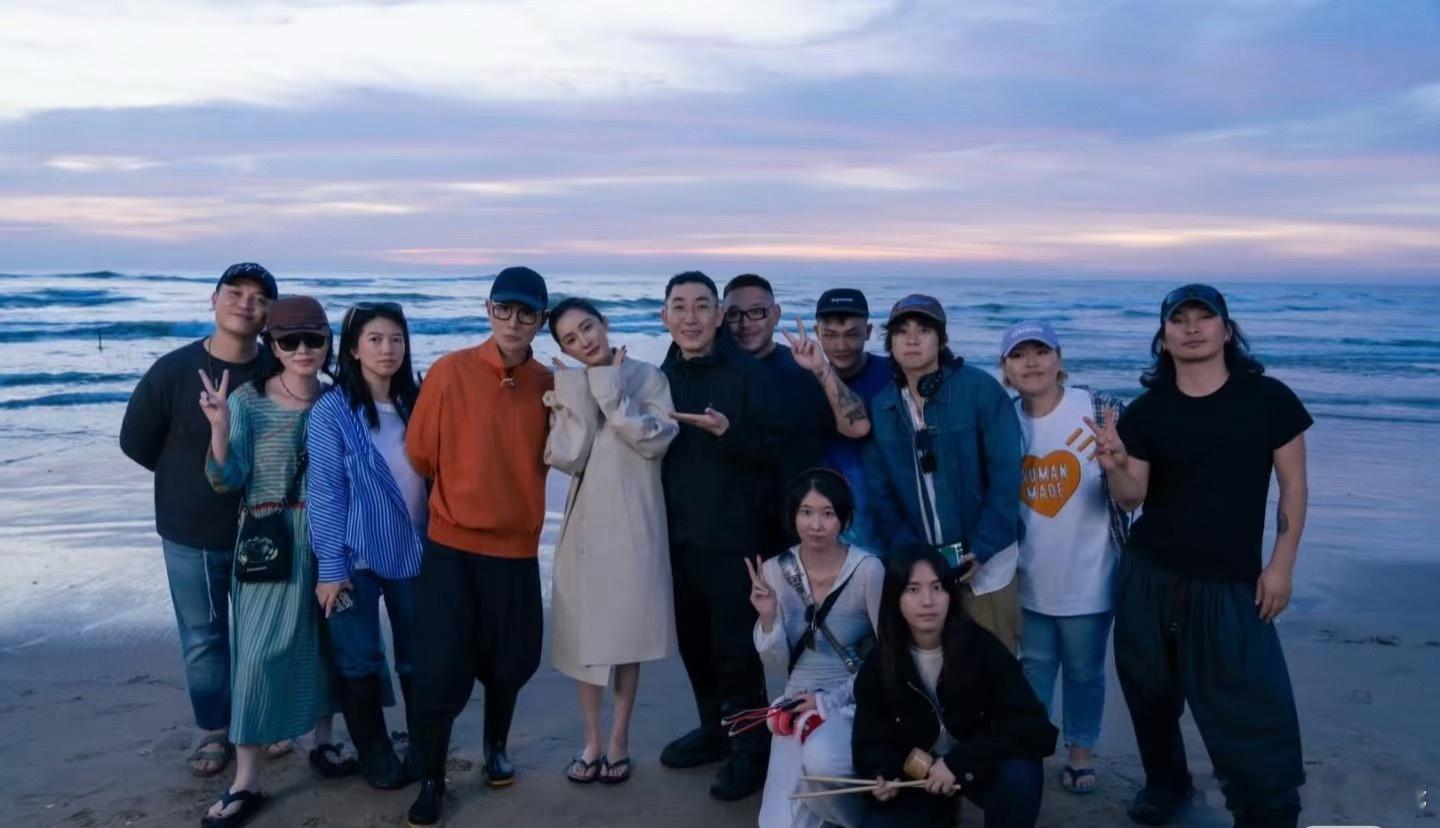 VOGUE编辑们和女王幂的合影📷 