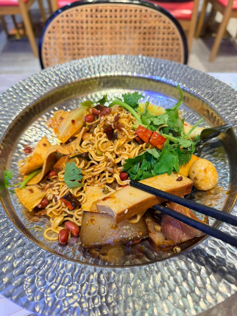 瘦了两斤，又开始吃垃圾食物。 ​​​