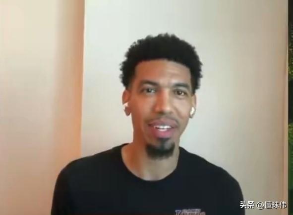 丹尼格林谈杜兰特：

“KD是我防守过最难防守的球员，他真的很夸张。我防过科比，