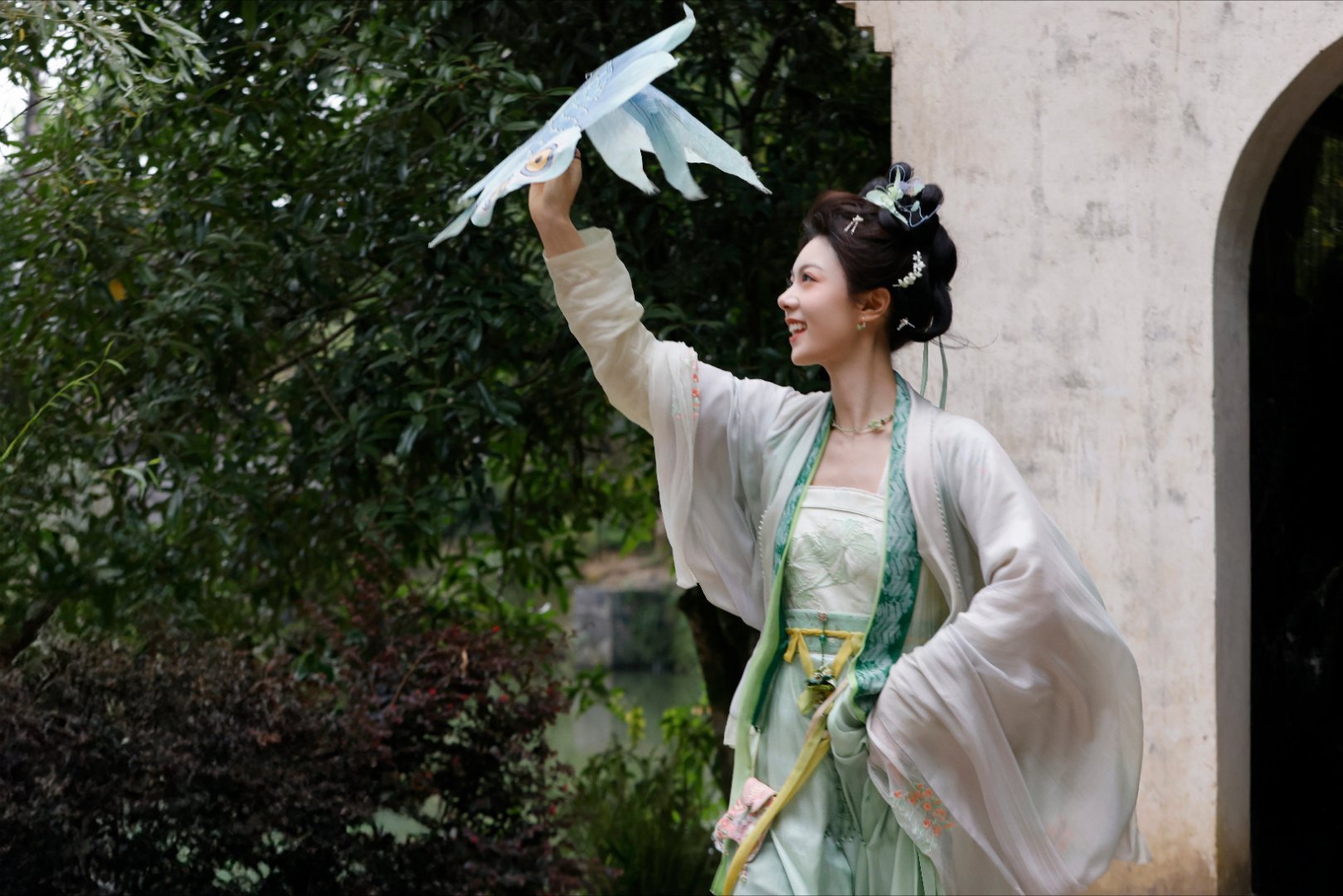 赵今麦徐正溪白冰演一家三口 快乐的听雨