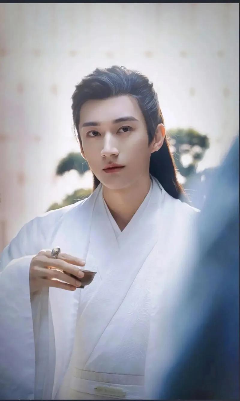 都说刘学义表演缺乏性张力，你怎么👀？

刘学义也是真惨，半年时间播了三部男主剧