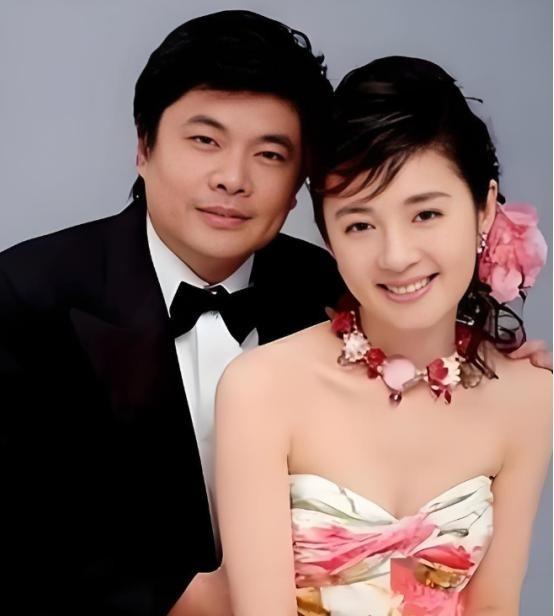 2004年，亿万富翁丁健对妻子说：“给你一个亿，离婚吧，我爱上别人了”，可妻子抱