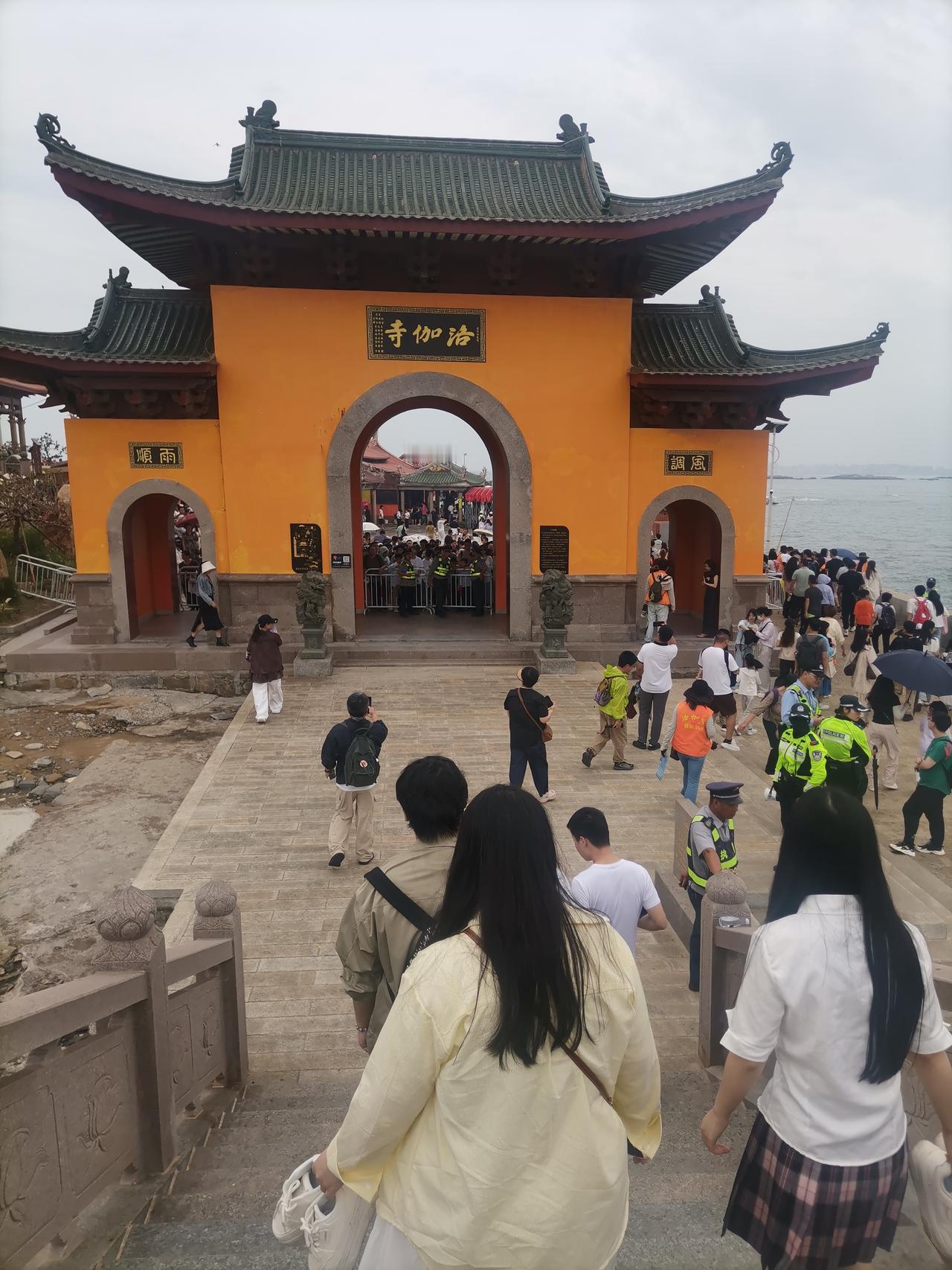 你好泉州石狮市，海天佛国洛伽寺，石狮黄金海岸简直绝了！海天相接的美景，真不愧是“