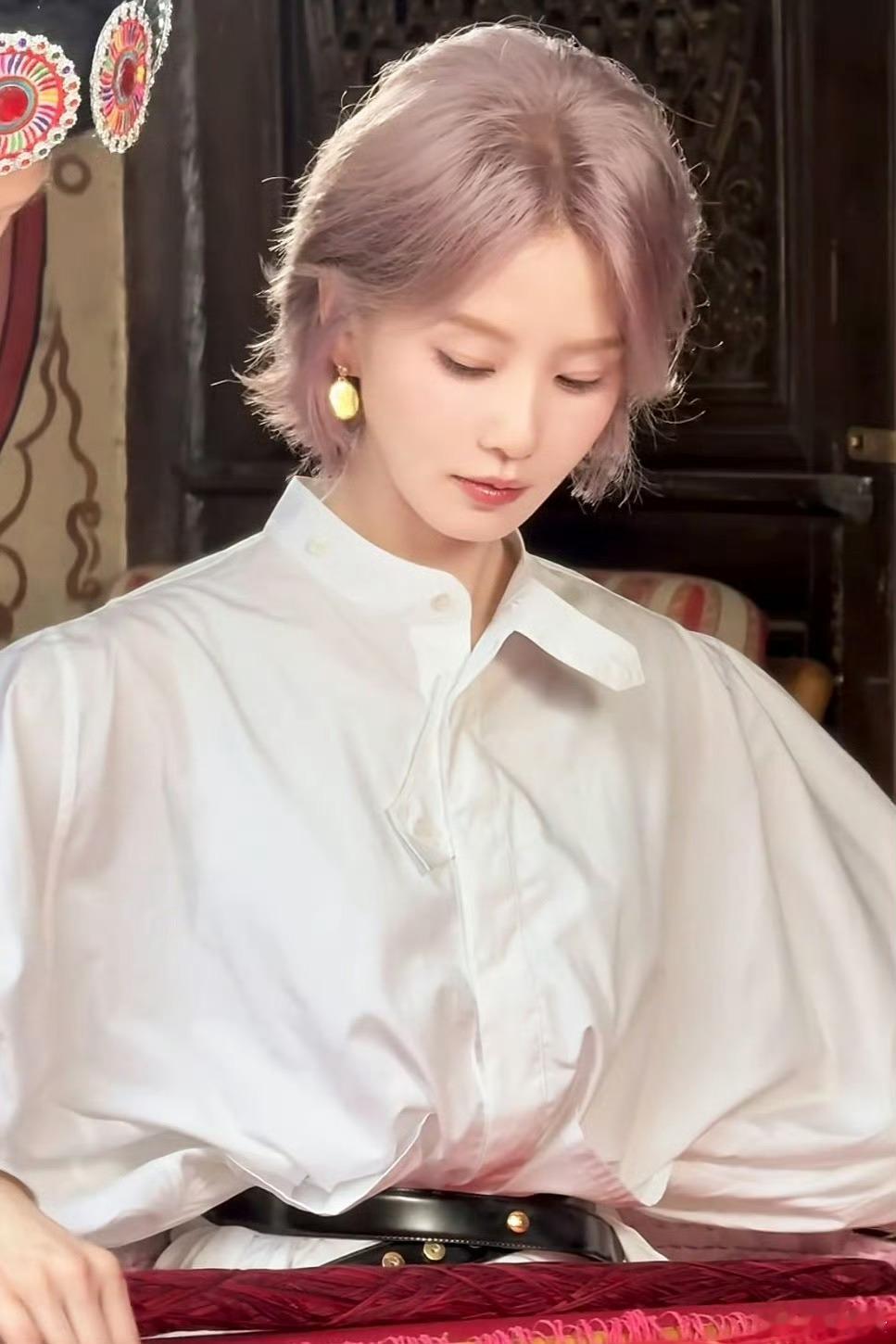 刘诗诗粉紫色短发啊啊啊啊啊啊刘诗诗紫色短发太美了，我也想去剪短发，染个跟姐姐一样