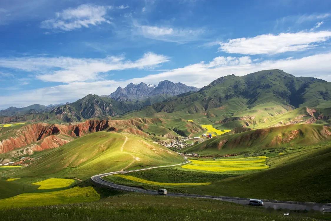 这个季节真的怀念青海啊。还是青海舒服，七八月份的酷夏温度只有十几二十度，非常喜欢