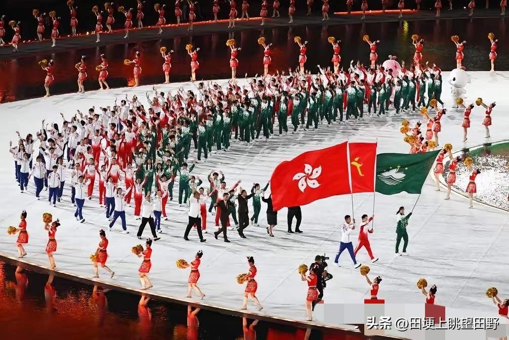 同胞们！大家都记住：咱中国人的脸面和尊严，比任何金牌都重要得多。

咱运动员本来