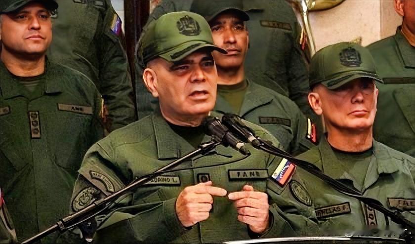 首次发表公开讲话！在美军对委内瑞拉发动袭击后，委内瑞拉国防部长帕德里诺·洛佩兹公