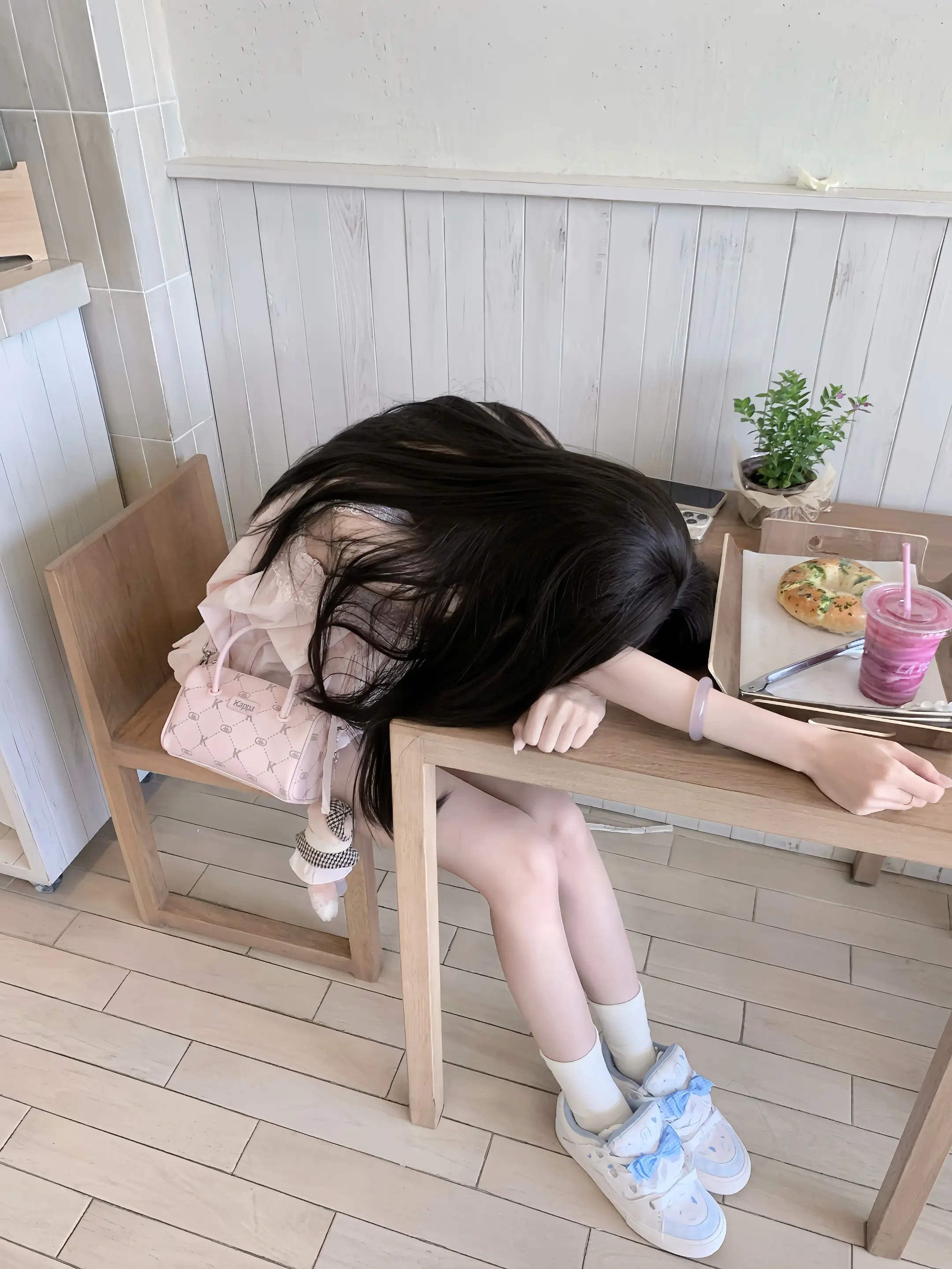 直到亲眼看见你爱别人 才发现自己当年的匆匆