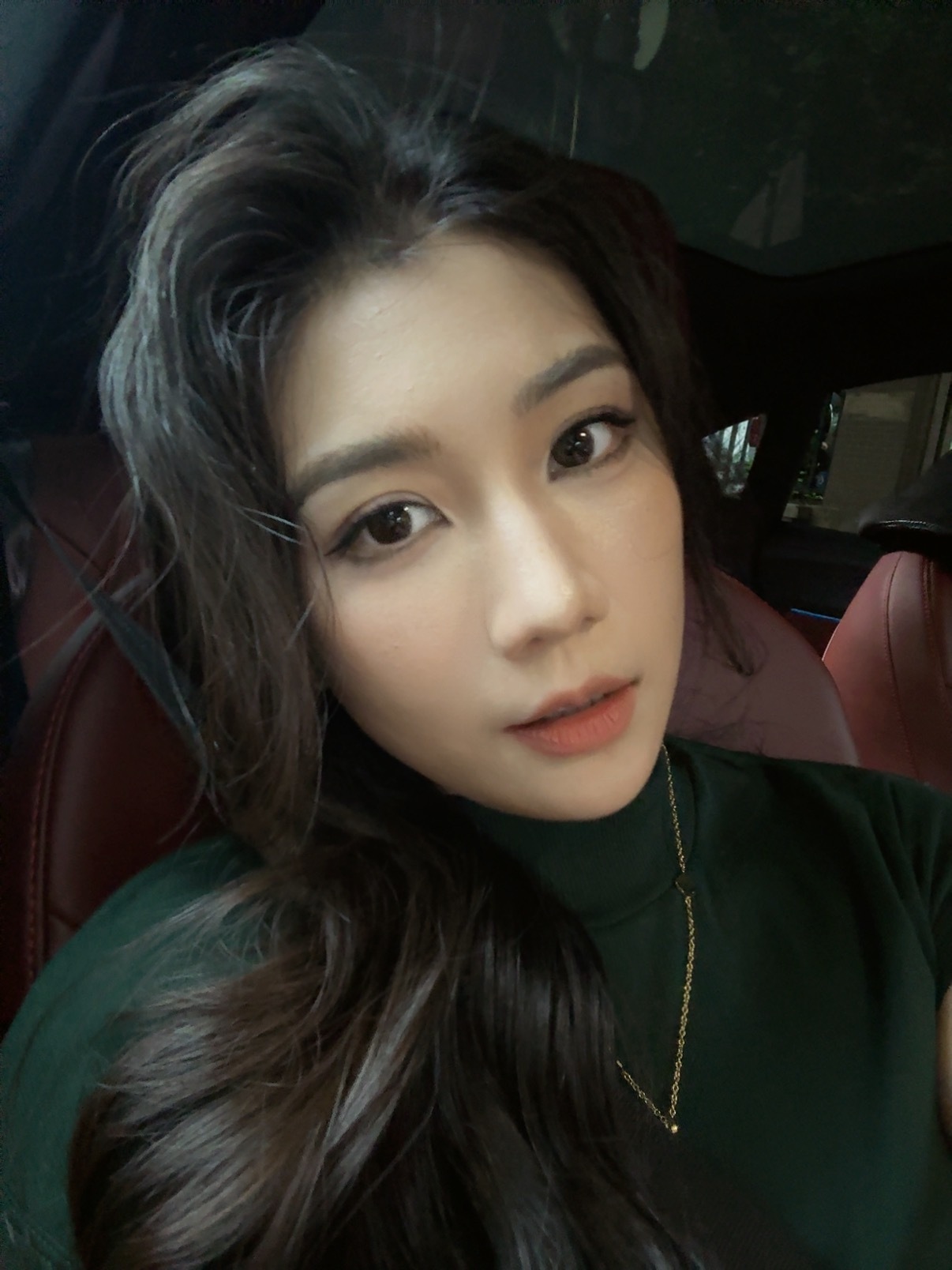 今天懒了没化妆，整点库存发发卷妹的日常ootd