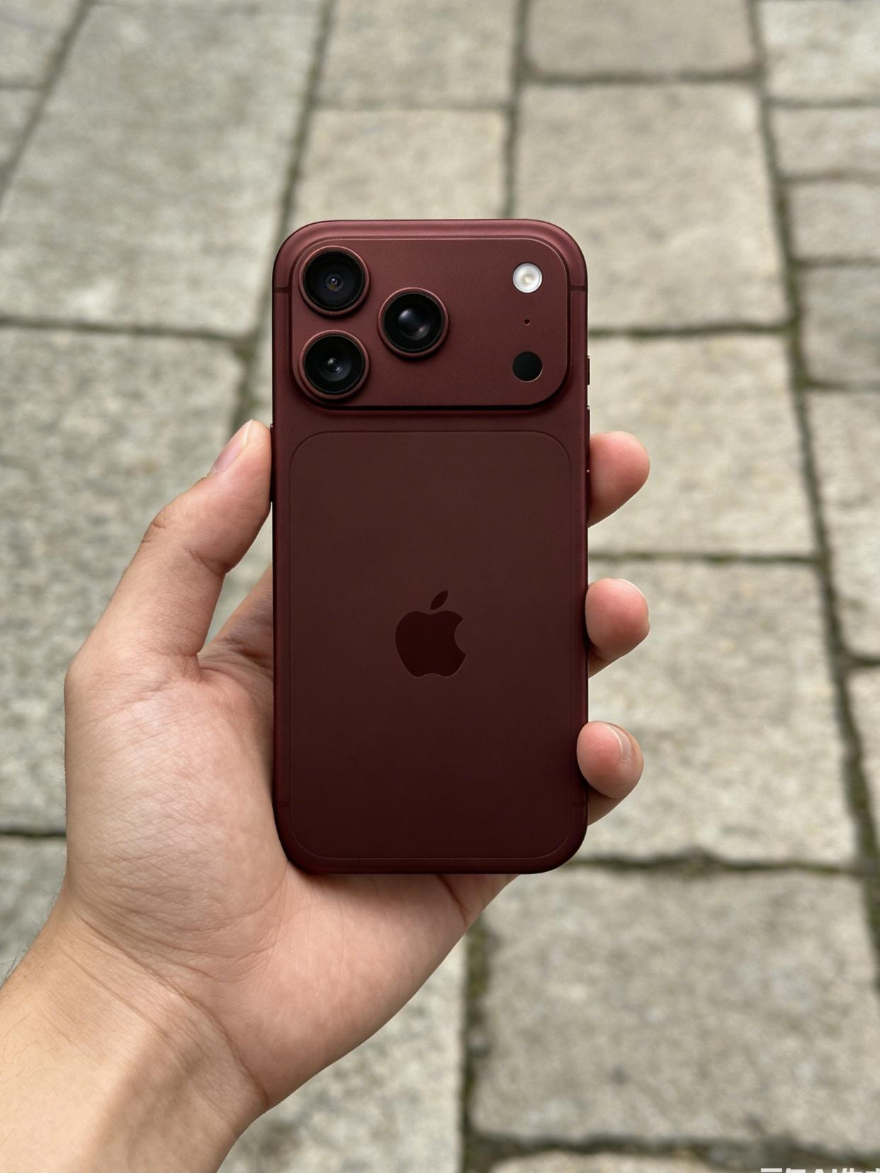 iPhone 18 Pro深红色，新配色都好好看！！

有没有感觉，新款iPho