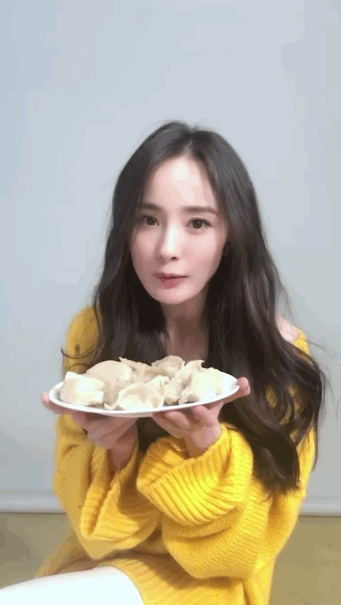 杨幂  冬至快乐[送花花]你们老家是吃饺子还是吃汤圆！ 