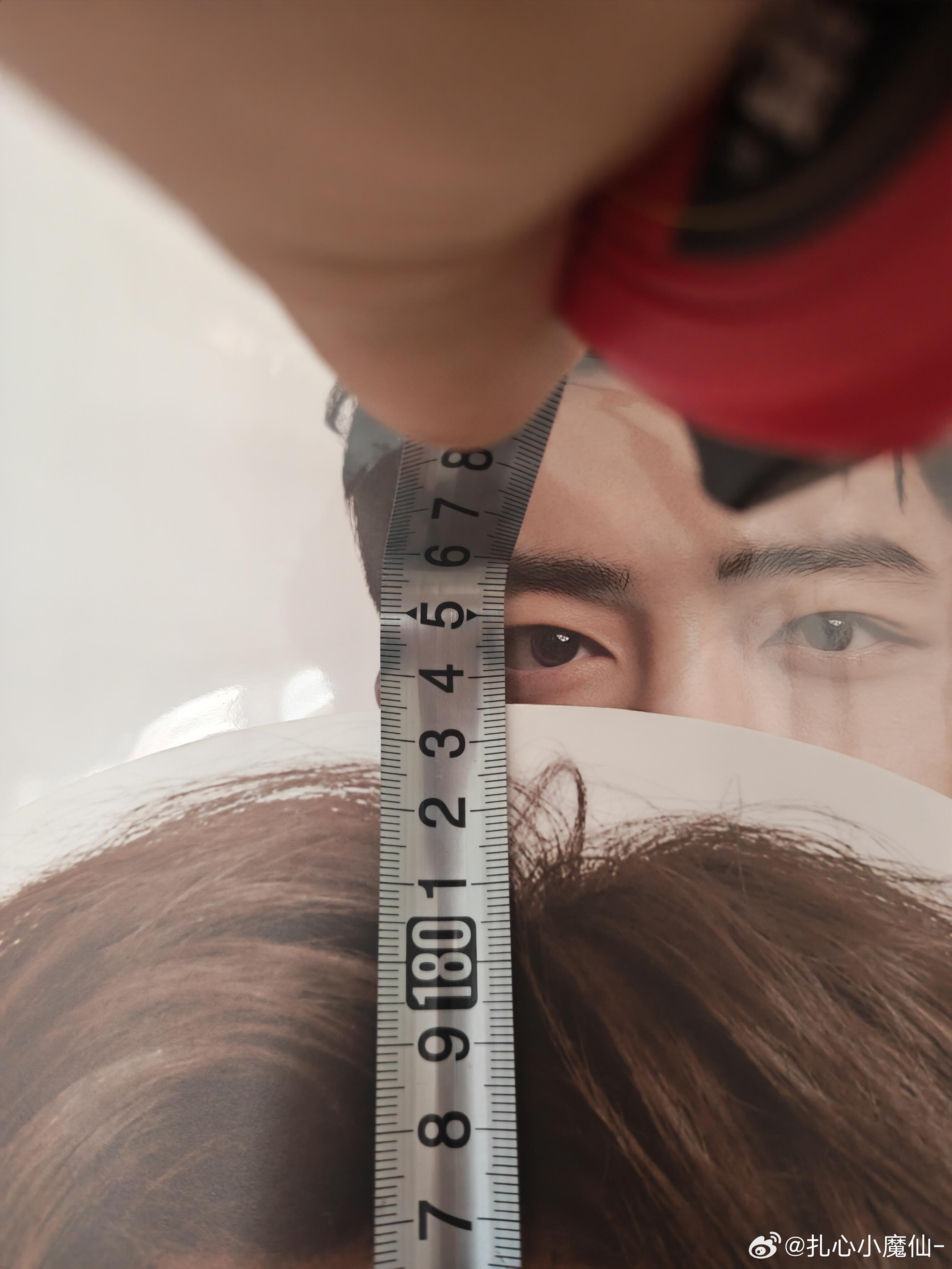 肖战立牌身高也得严谨183.6这就是设计师带出的兵吗？[笑cry] ​​​