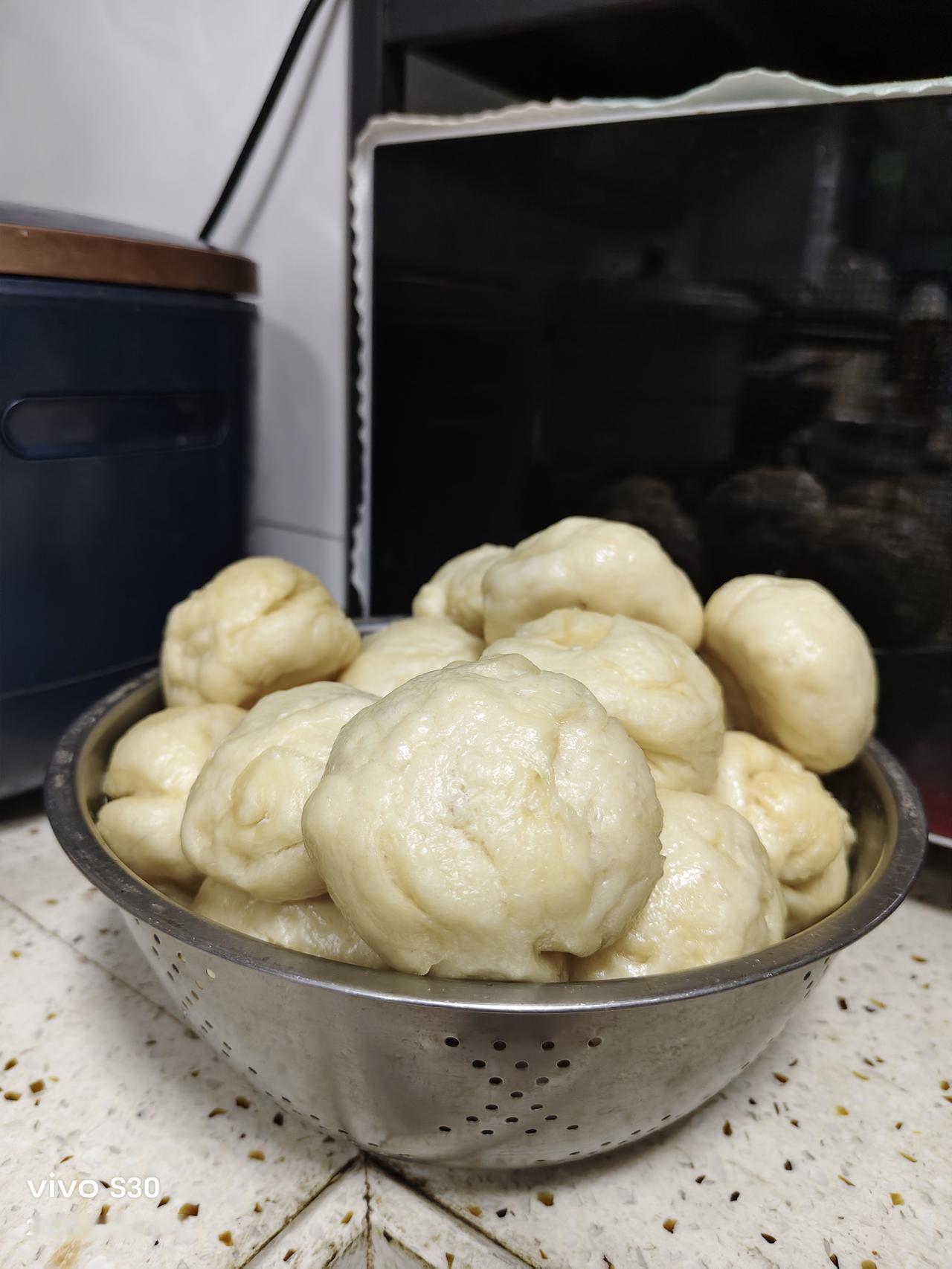 这是我蒸的包子，也是我第四次独立完成的“作品”[大笑]可我怎么弄，怎样专心、细心