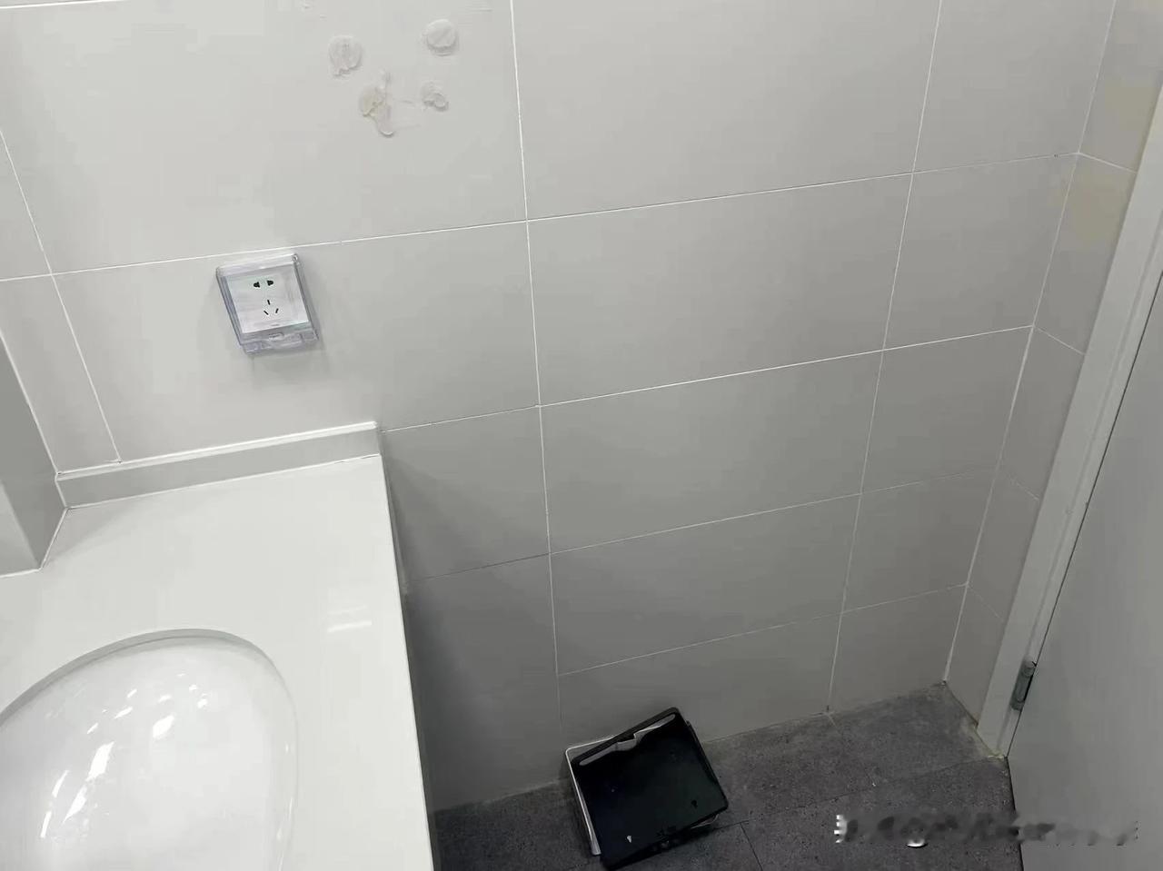 在大连英博和广州队赛后因广州队守门员挑衅大连球迷发生冲突后，在梭鱼湾客队也就是广