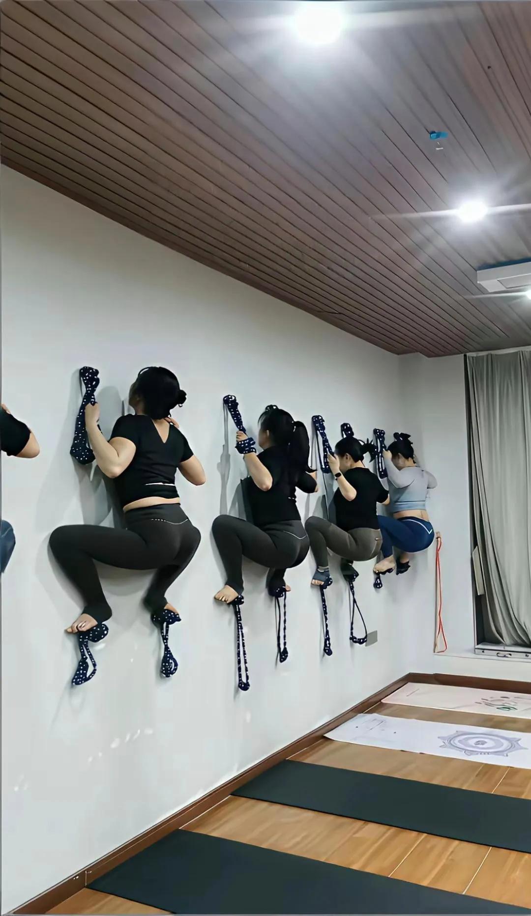 不懂就问，她们这是干嘛呢？