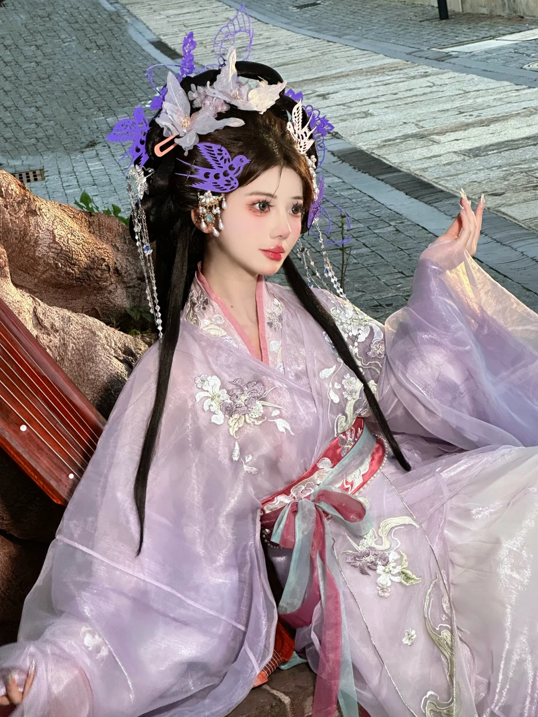 赣州非遗剪纸和汉服结合，紫色绝了吧！