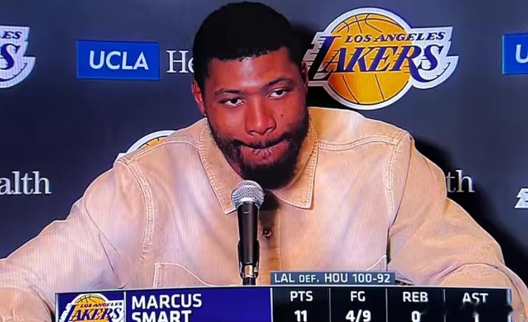 湖人战胜火箭斯玛特：41岁的詹姆斯倒地扑救，我们正建立起防守自豪感NBA常规赛继