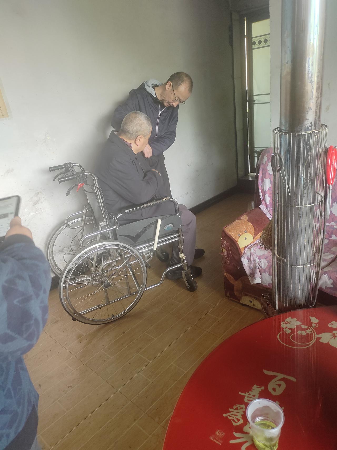 重度残疾人该怎么过下去重度残疾人，没办法过下去。很多都没有自理能力，活的一点没有
