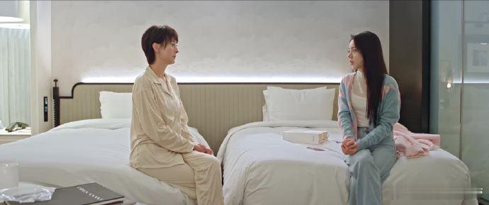 赵今麦新剧在纯爱的年纪搞事业 当纯爱成为潮流，赵今麦新剧女主却搞起事业！靠努力成