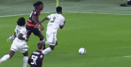 上半场踢的昏昏沉沉🥴让帕夫的进球，和福法纳的"解围"，给整精神了[污]看看莱奥