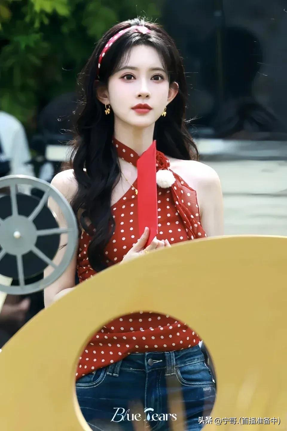 惊爆！赵露思遭平台封杀、张凌赫妆造执念与“封口费”内幕

娱乐圈的光鲜外壳下，多