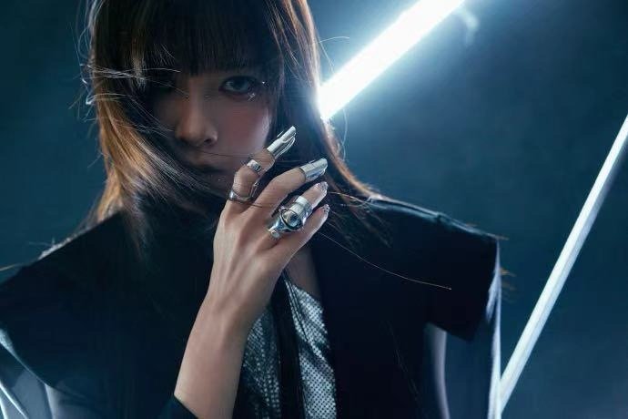 宋妍霏Y3K造型杀疯了宋妍霏又换新风格了内娱真人版奇迹暖暖说的就是宋妍霏！Y3K