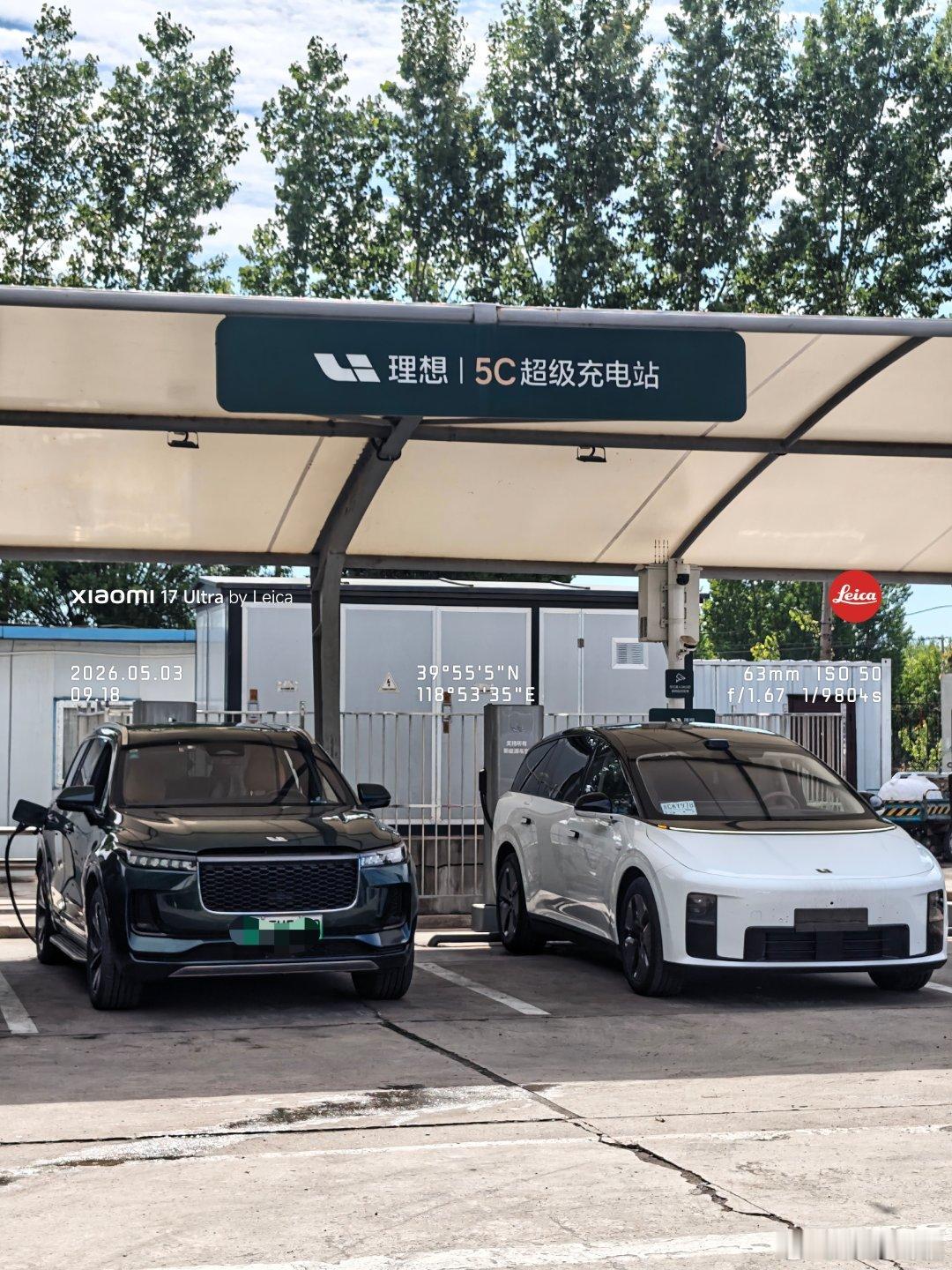 理想汽车4月交付34085辆服务区打卡理想超充，可惜我的理想one汽车用不了5C