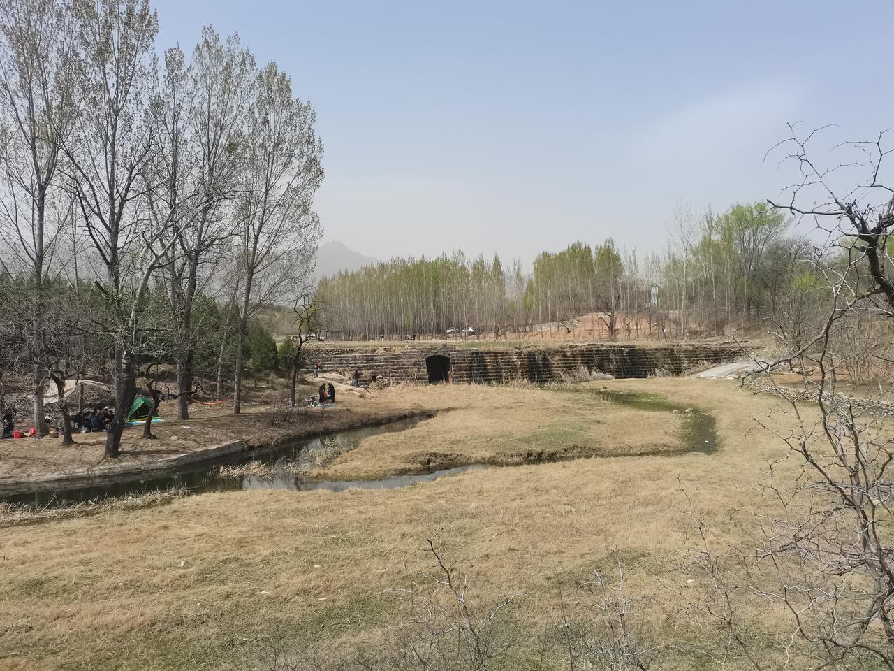 在邢台内丘神头村
村内有一条小河
流向东南方向
不远处的后和庄村北
河水弯弯曲曲