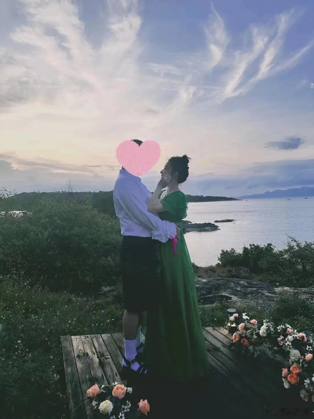 阚清子被求婚了，她很开心，不过男友的装扮过于直男。

大家还记得那句话吗？你爱大