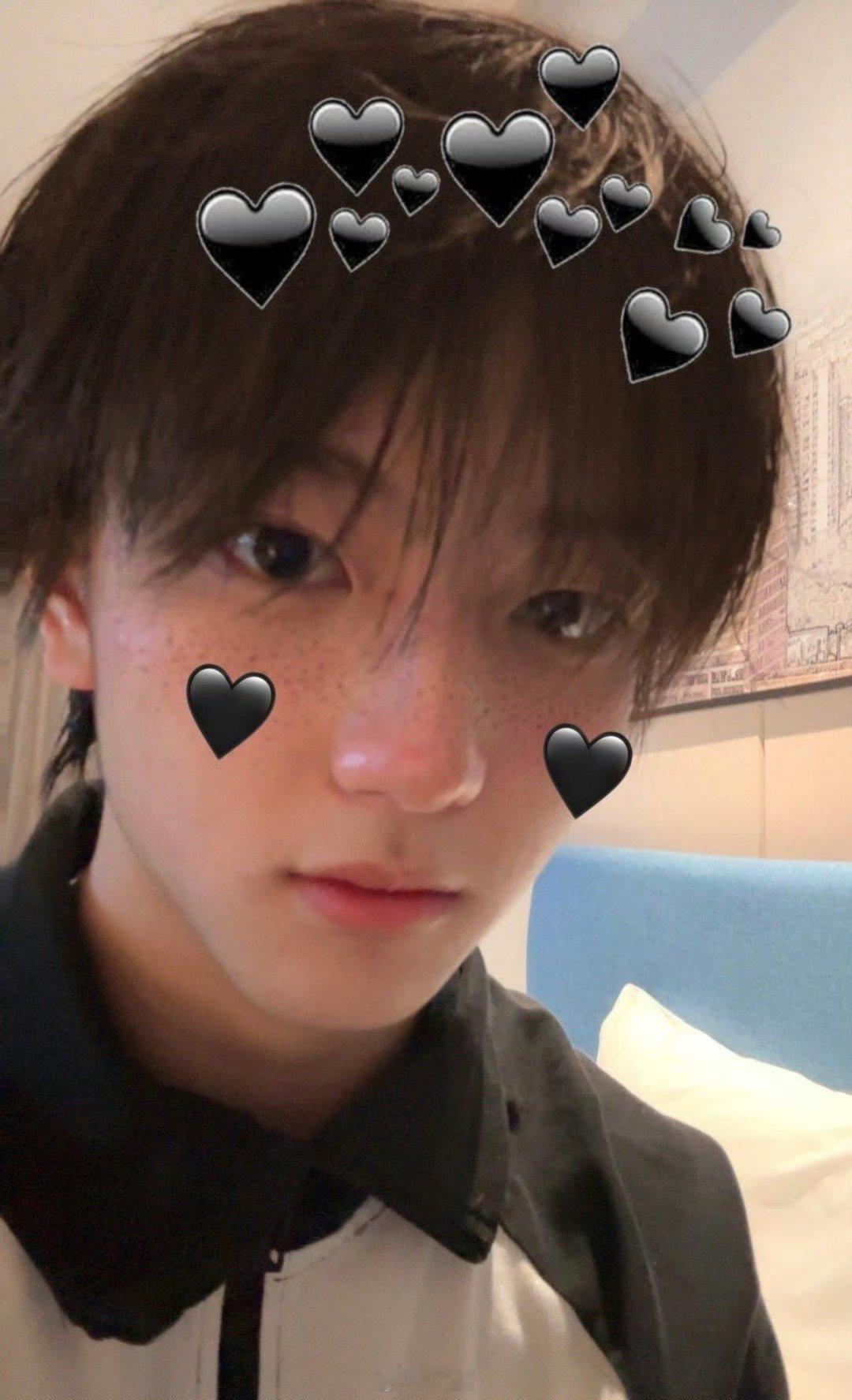 王橹杰壁纸王橹杰手机壁纸是穆祉丞吗？有点意思 