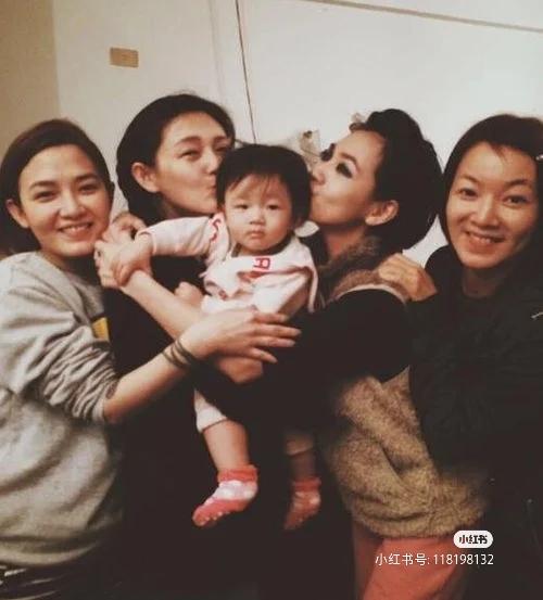 按我能理解就是，大s 爱小s 的女儿，是因为自己当时还没孩子，后来有自己的孩子了