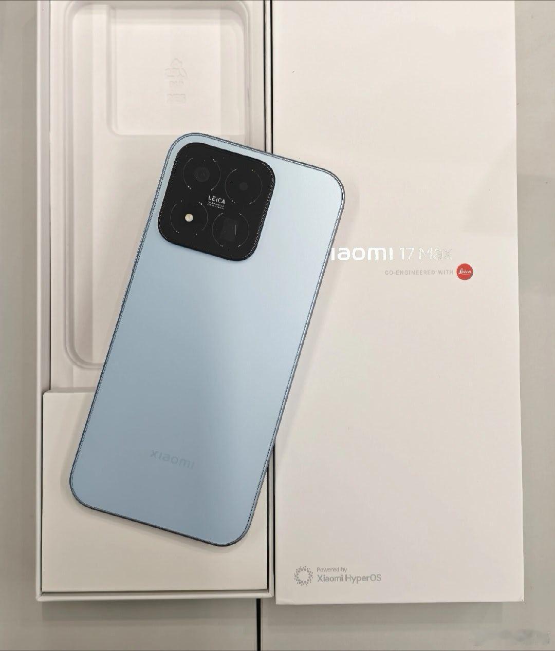 在今年大屏旗舰里，小米17 Max确实是更懂国内用户的选择。iPhone的生态和