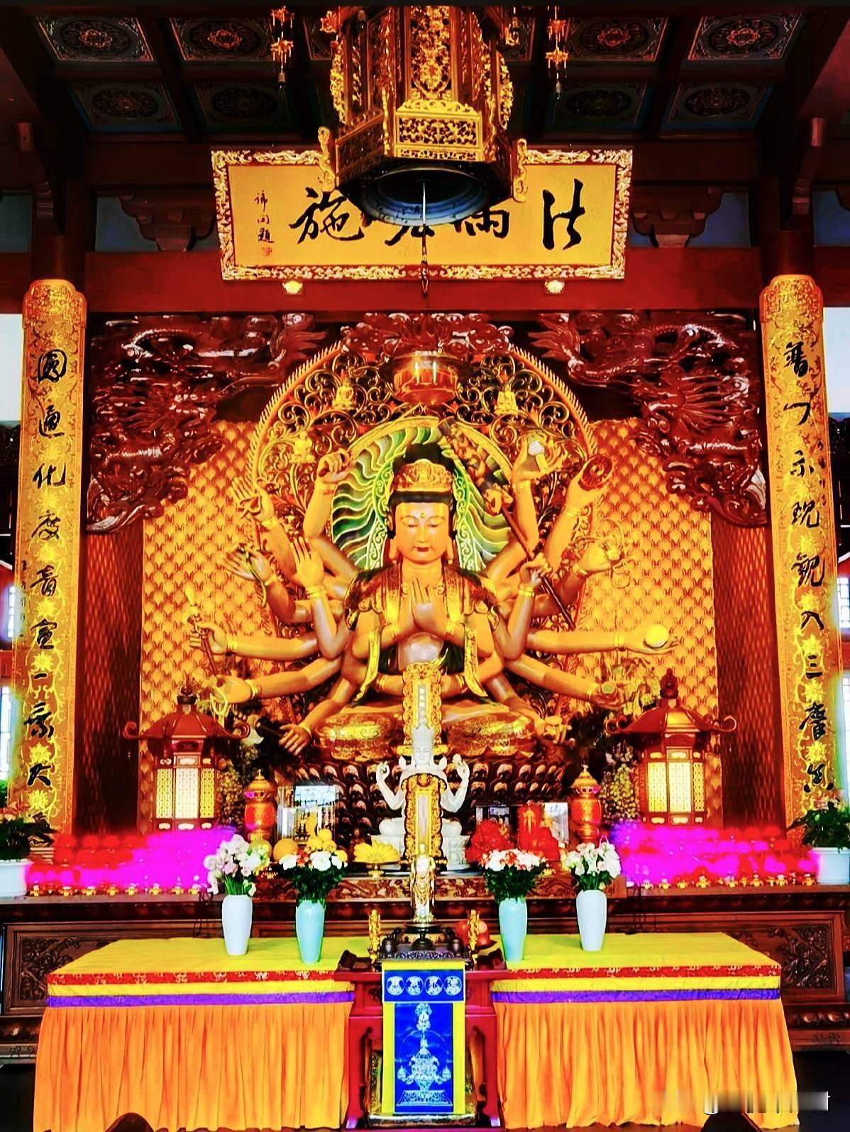 杭州有一处深藏不露的“观音秘境”，一踏入便令人为之震撼。
鲜有人知，灵隐寺旁竟隐