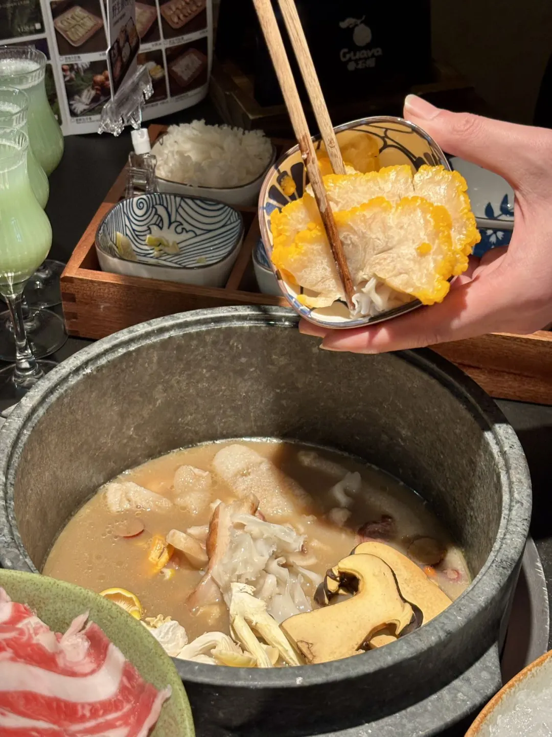 不愧是墨脱石锅，这家野生菌火锅也太好吃了