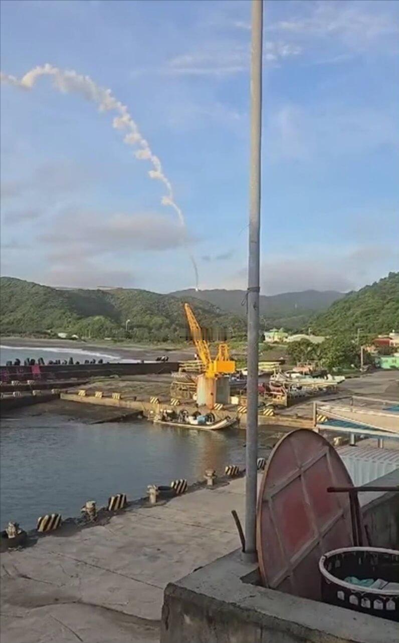 中国台湾试射运载火箭失败，直接砸自家人头上，可改装成中程导弹。

8月19日，中