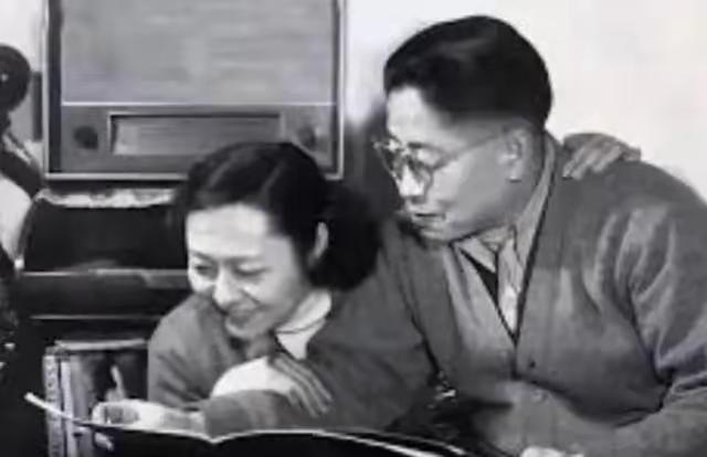 1946年，五百多名骄纵轻狂的骑匪，一路怪叫着冲向了内蒙自卫军11支队，支队女政