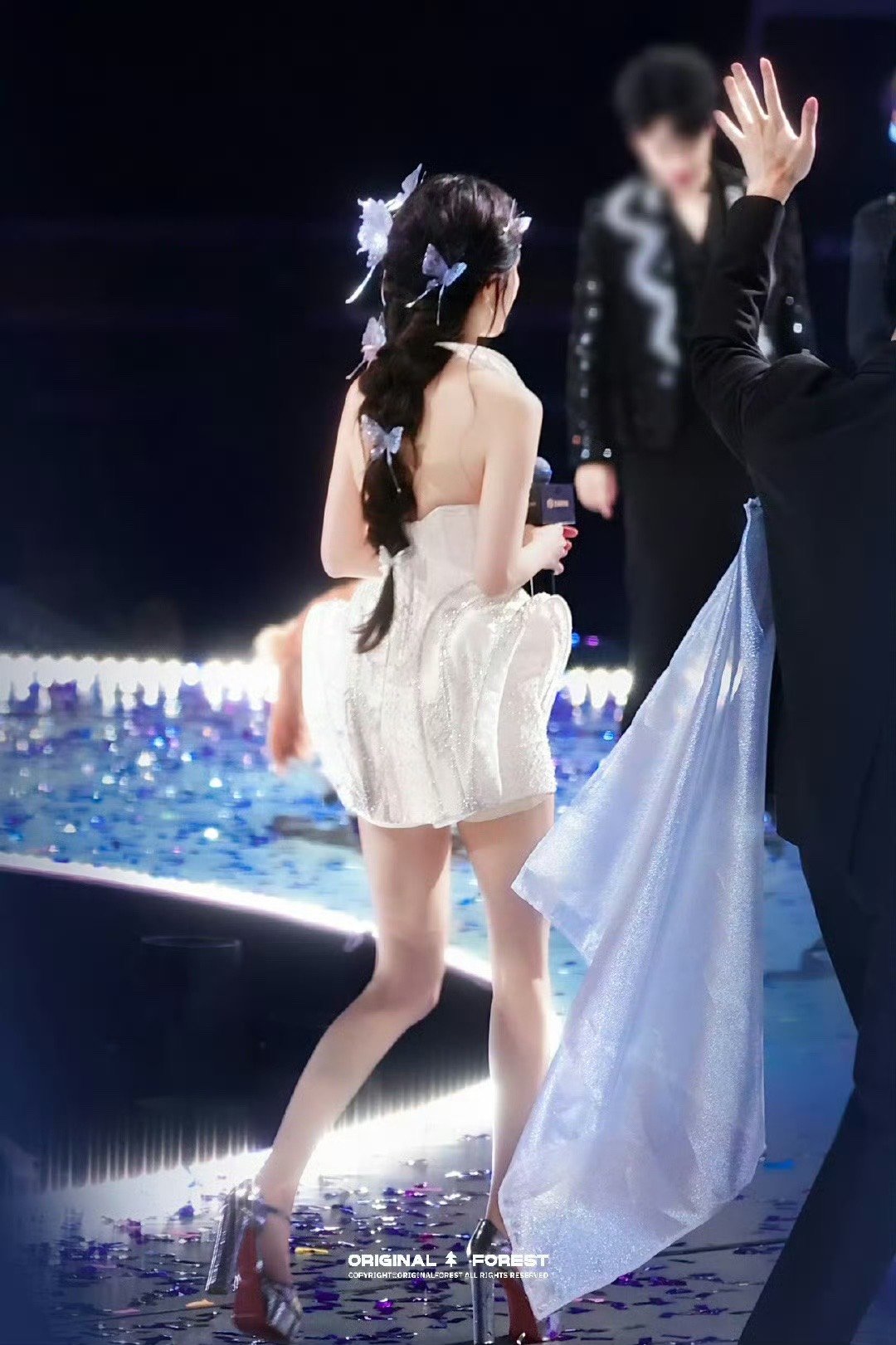 杨幂第十套RM高定高定女王美貌稳定输出，背影都超级美 ​​​