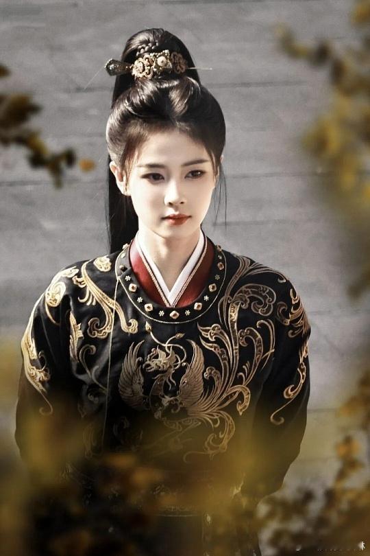 白鹿李佩仪审讯直拍 刷到白鹿李佩仪审讯直拍直接封神！冷脸输出的县主自带压迫感，又