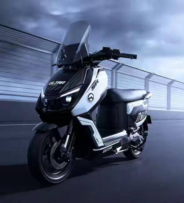 金箭这次可能要走一步险棋。

一台峰值功率17.6kW、极速135km/h、支持