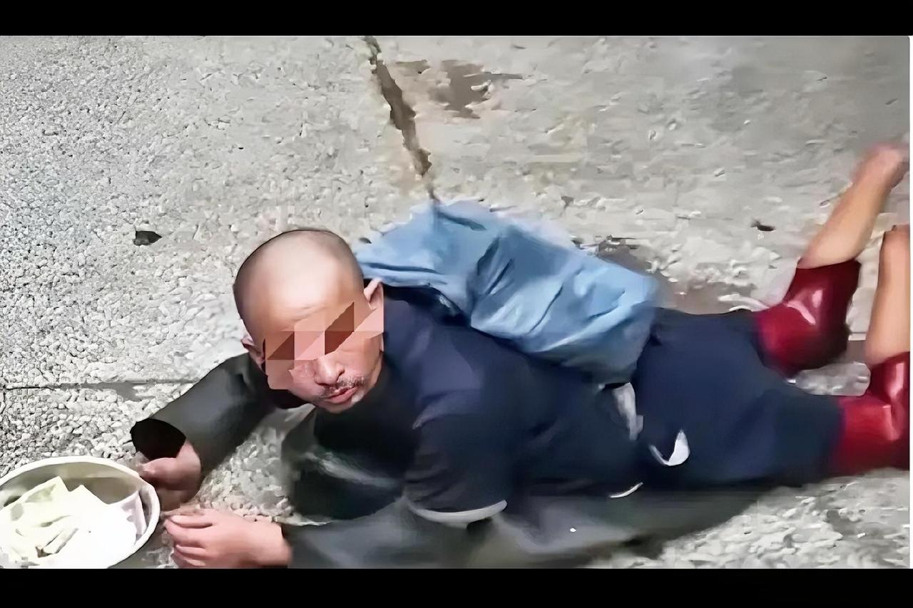 谁能想到菜市场一次擦肩而过，认出的乞丐竟是失踪12年的同乡，看完心里堵得慌。
 