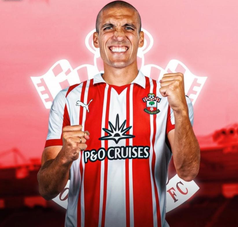 罗马诺以标志性的Here we go报道，罗梅乌将重返南安普顿。罗马诺表示罗梅乌