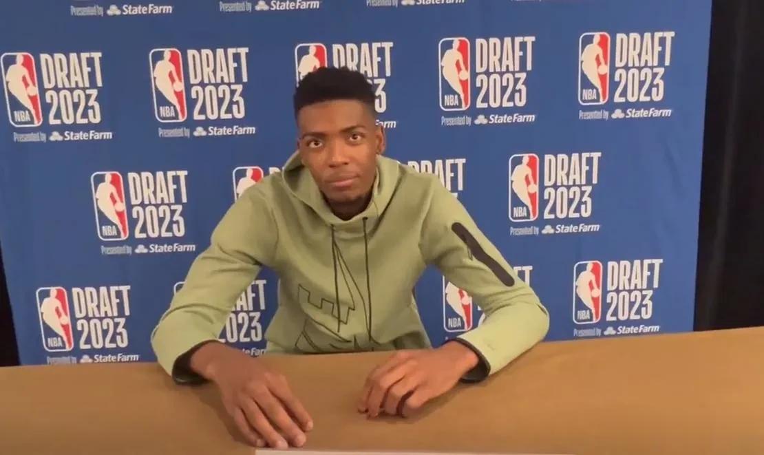 记者：乔丹和詹姆斯谁是goat？
热门新秀布兰登-米勒：我真的不觉得勒布朗是GO
