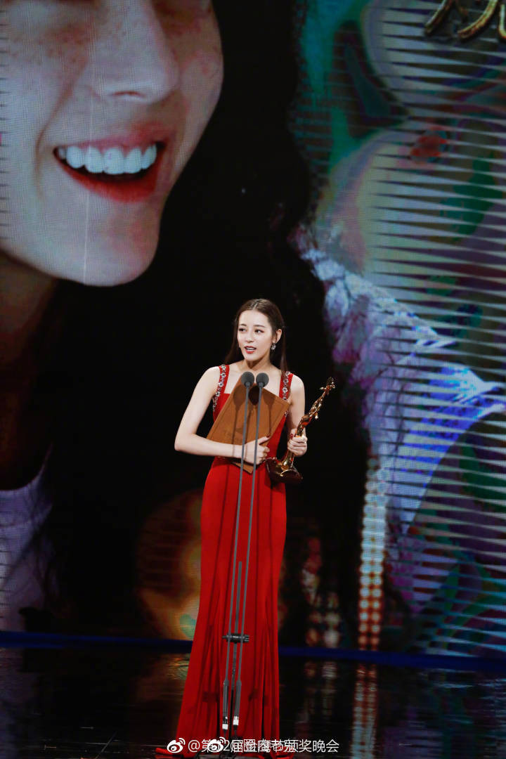 恭喜迪丽热巴打败孙俪和殷桃，拿下金鹰奖视后， 张译拿下金鹰奖视帝。 