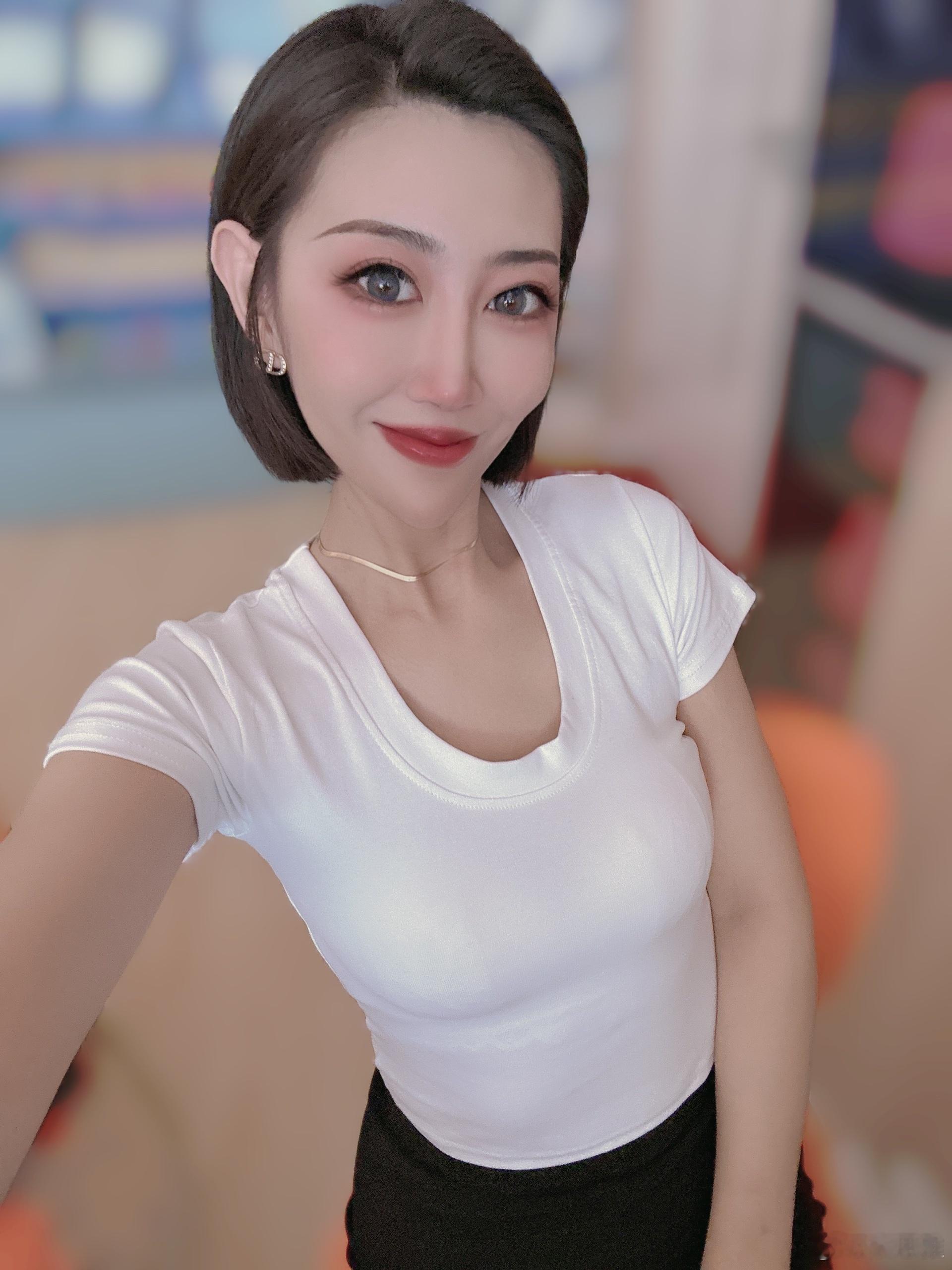 今日份图图[太开心]#夏天##今日份自拍# ​​​