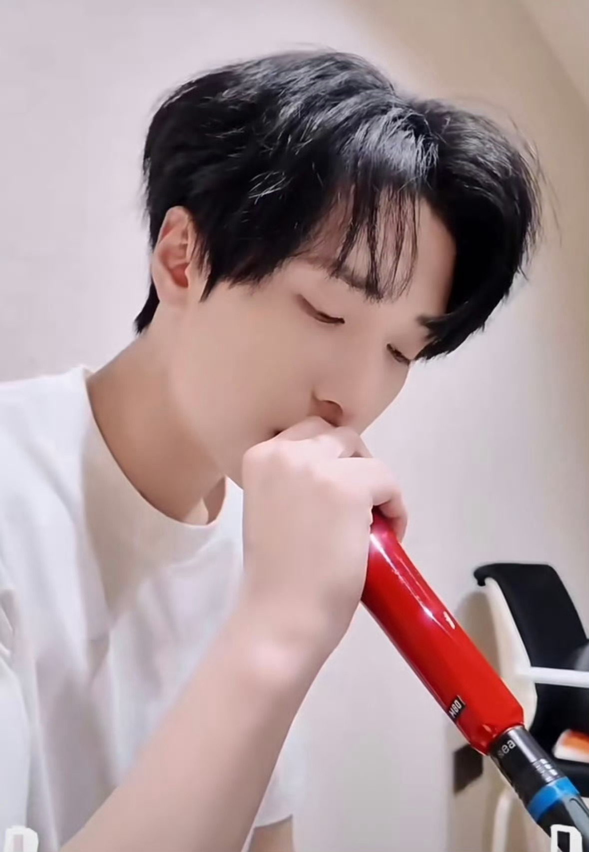 红色话筒红色耳返