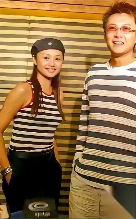 曹颖卖了套农民房

18年后悔到打官司

居然是盯着拆迁的300万？

当年她把