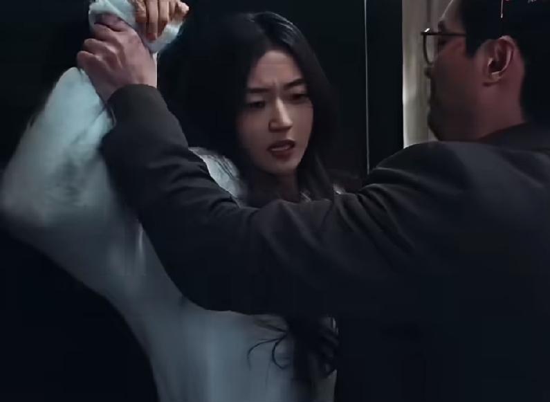 《早春晴朗》尚之桃以身入局，上司对她威逼利诱，尚之桃发邮件举报他，栾念看到邮件时