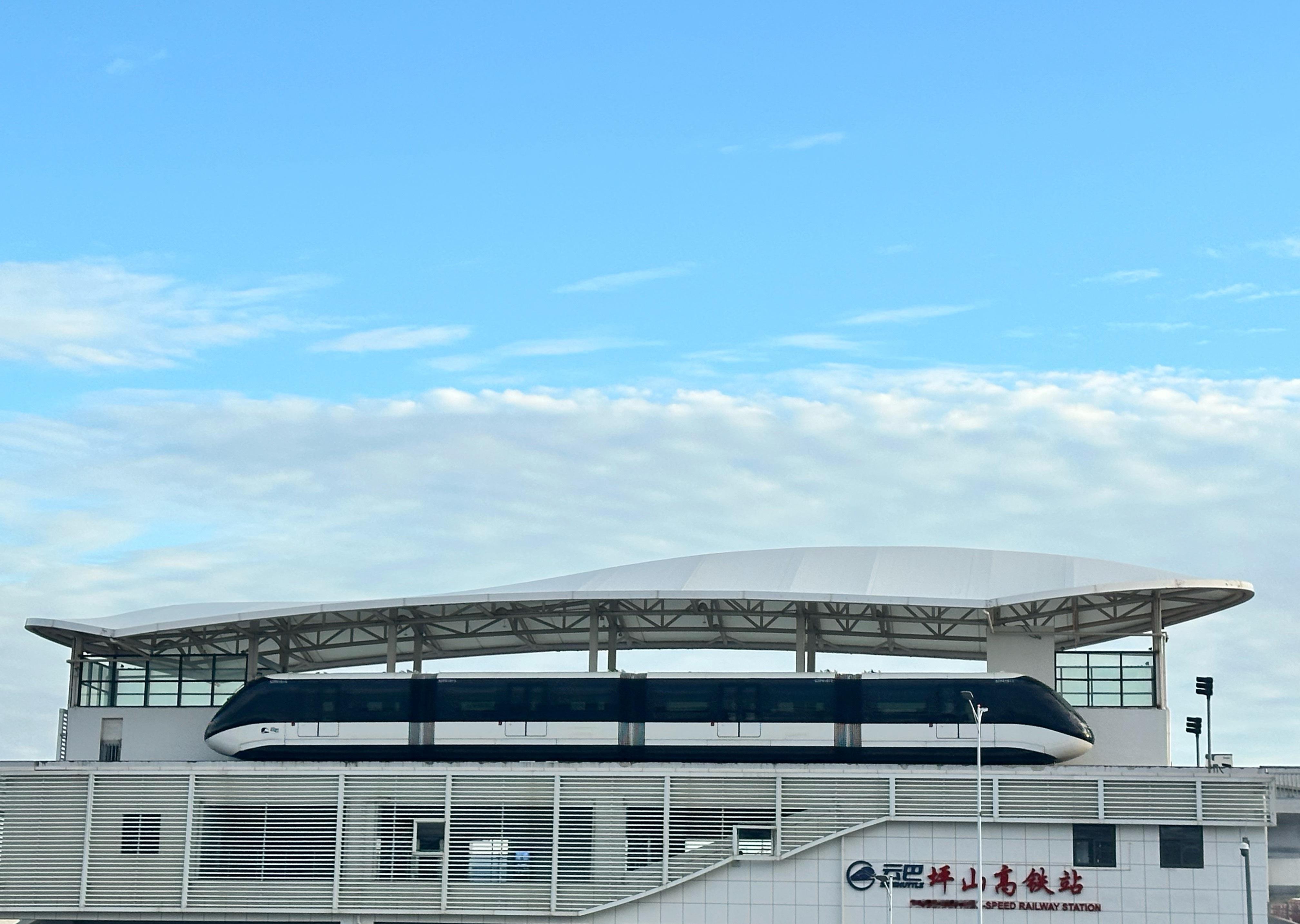 云巴，非常不错的一道风景线！ 