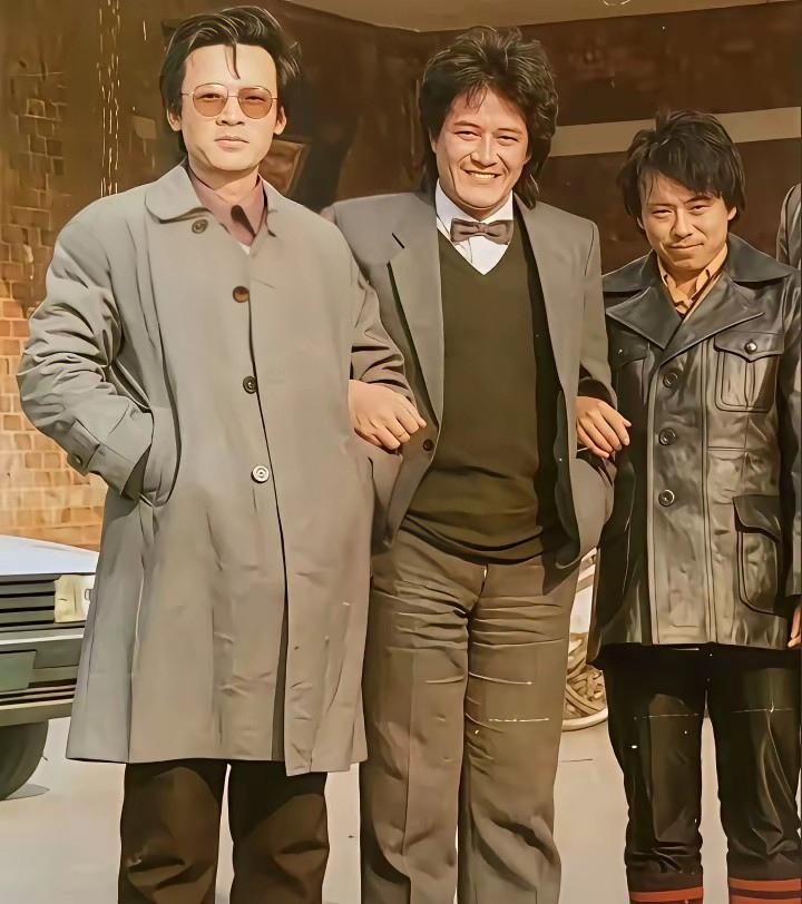 这三个人里面，能认出两个，说明你已经老了。